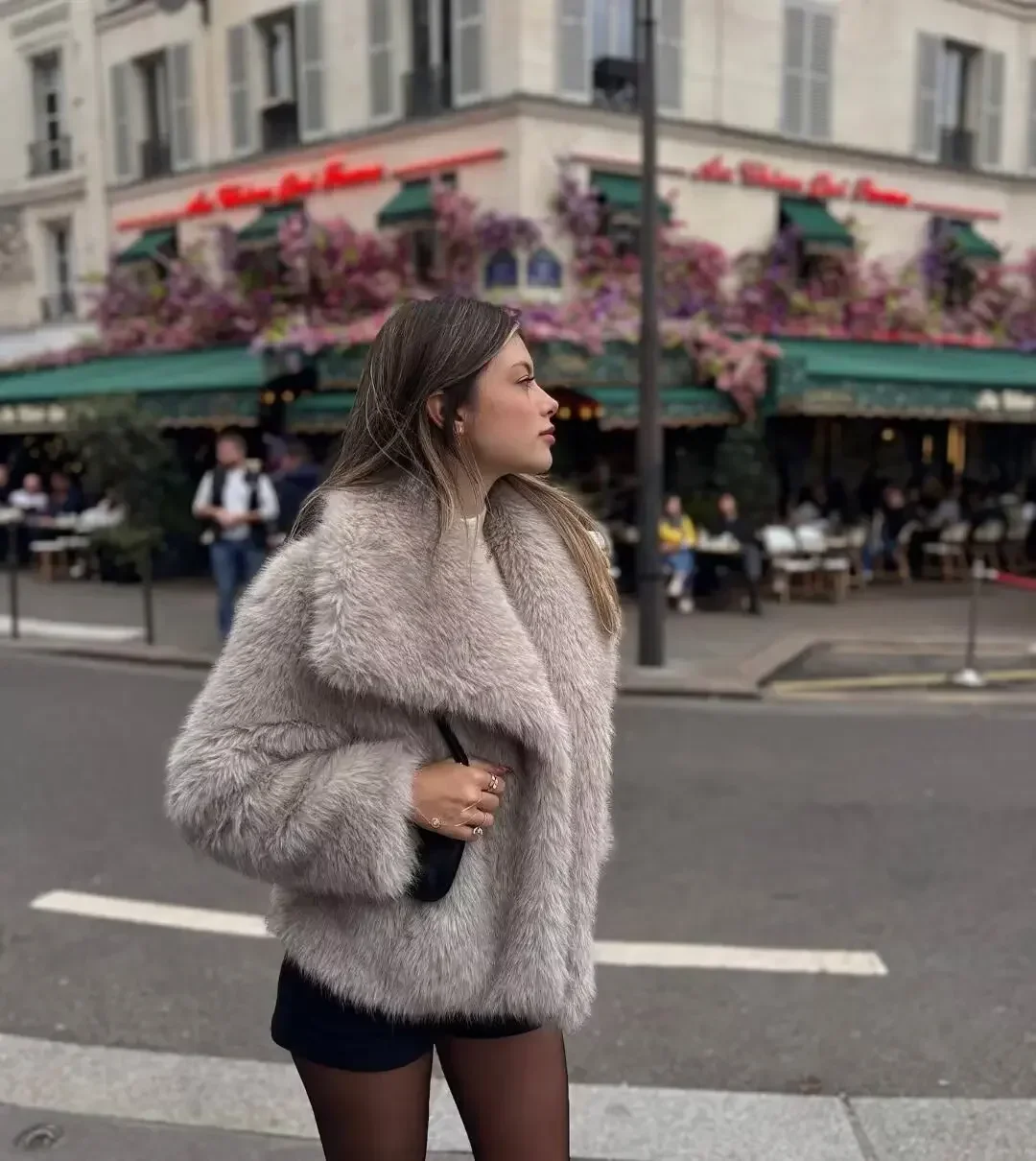 Faux Fur Oversized Coats Women Fashion 2024 Winter Thick Warm Jackets Casual with Pockets Ladies Elegant New Outerwear
Faux Fur Oversized Coats Women Fashion 2024 Winter Thick Warm Jackets Casual with Pockets Ladies Elegant New Outerwear