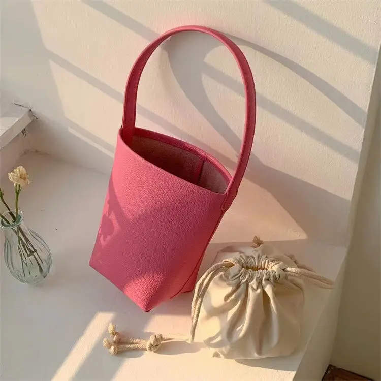 Модная красная сумка-ведро, женская универсальная сумка через плечо, повседневная мягкая искусственная кожа Briti Sle, большая емкость с одним ремешком
Модная красная сумка-ведро, женская универсальная сумка через плечо, повседневная мягкая искусственная кожа Briti Sle, большая емкость с одним ремешком