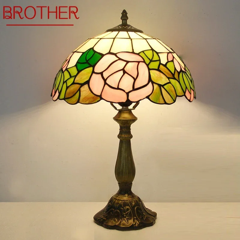 Настольная лампа BROTHER Тиффани, светодиодная роскошная креативная лампа для гостиной, кабинета, спальни, прикроватная лампа, вилла, отеля, цветное стекло, настольный светильник
Настольная лампа BROTHER Тиффани, светодиодная роскошная креативная лампа для гостиной, кабинета, спальни, прикроватная лампа, вилла, отеля, цветное стекло, настольный светильник