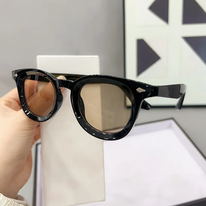 Trendy Small Frame Sun Glasses Women Men Oval Sunglasses Female Cool Black Colors Mirror Designer Brand Fashion Eyewear
Trendy Small Frame Sun Glasses Women Men Oval Sunglasses Female Cool Black Colors Mirror Designer Brand Fashion Eyewear