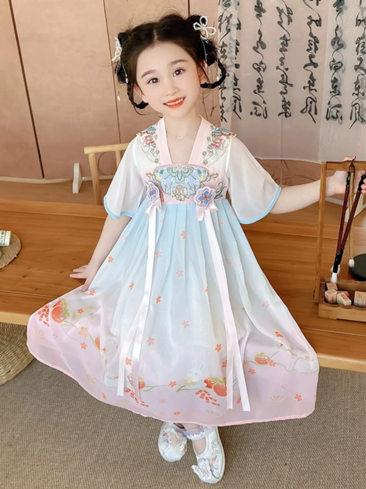 Новинка 2024: Детский летний костюм Ханьфу в китайском традиционном стиле для девочек, модель «Фея»
Новинка 2024: Детский летний костюм Ханьфу в китайском традиционном стиле для девочек, модель «Фея»