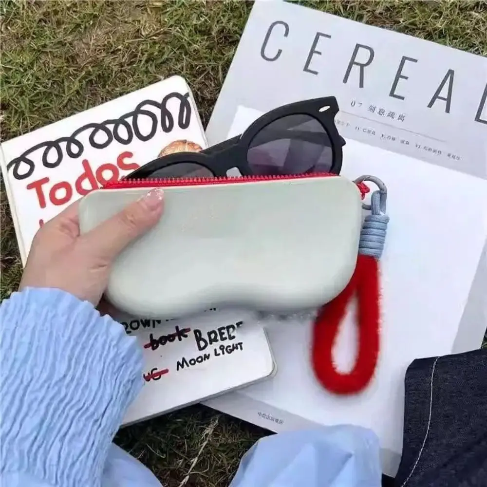 Sunglasses Pouch Portable Silicone Glasses Bag Eyewear Protector Case With Lanyard Glasses Storage Bag Pendant Glasses Clip
Sunglasses Pouch Portable Silicone Glasses Bag Eyewear Protector Case With Lanyard Glasses Storage Bag Pendant Glasses Clip