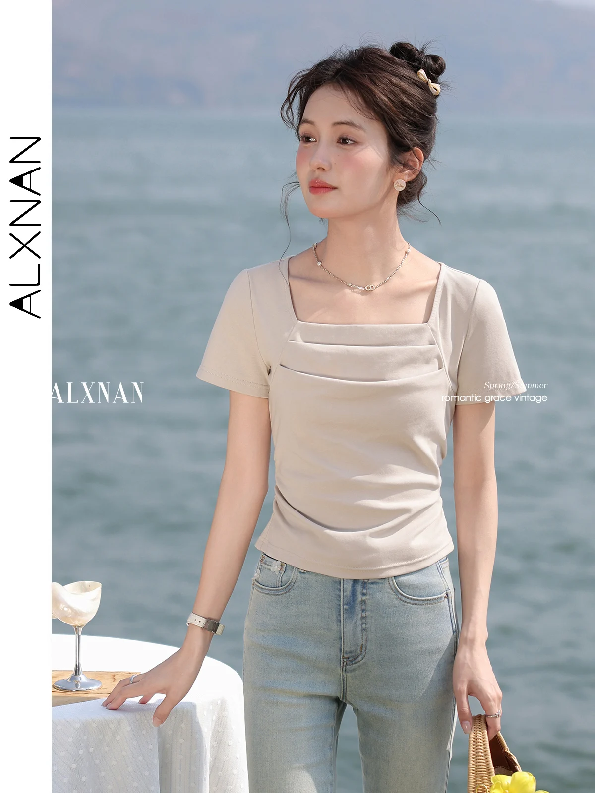 ALXNAN Women's T-shirt 2025 Summer Elegant Cotton Short Sleeve T-shirt Light Brown Square Collar Slim-fit Tops Ladies New L55512
ALXNAN Women's T-shirt 2025 Summer Elegant Cotton Short Sleeve T-shirt Light Brown Square Collar Slim-fit Tops Ladies New L55512