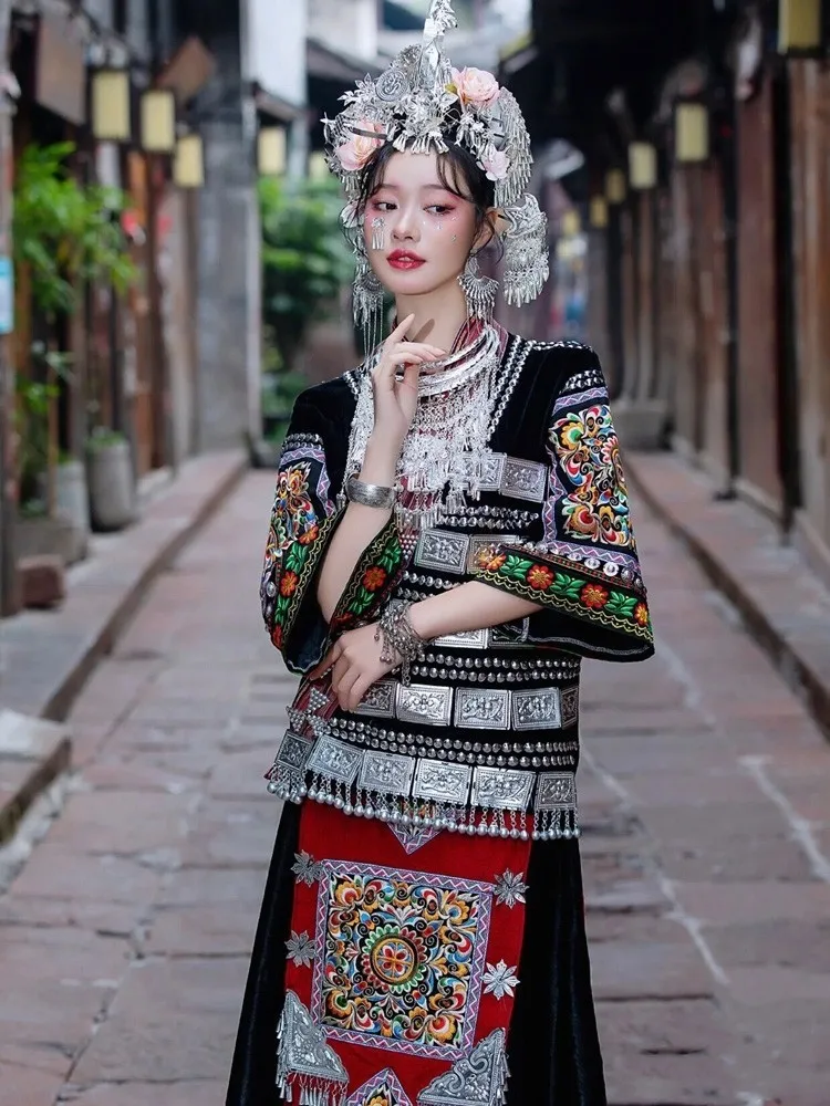 New ethnic women's formal performance costumes and travel photography outfits
New ethnic women's formal performance costumes and travel photography outfits