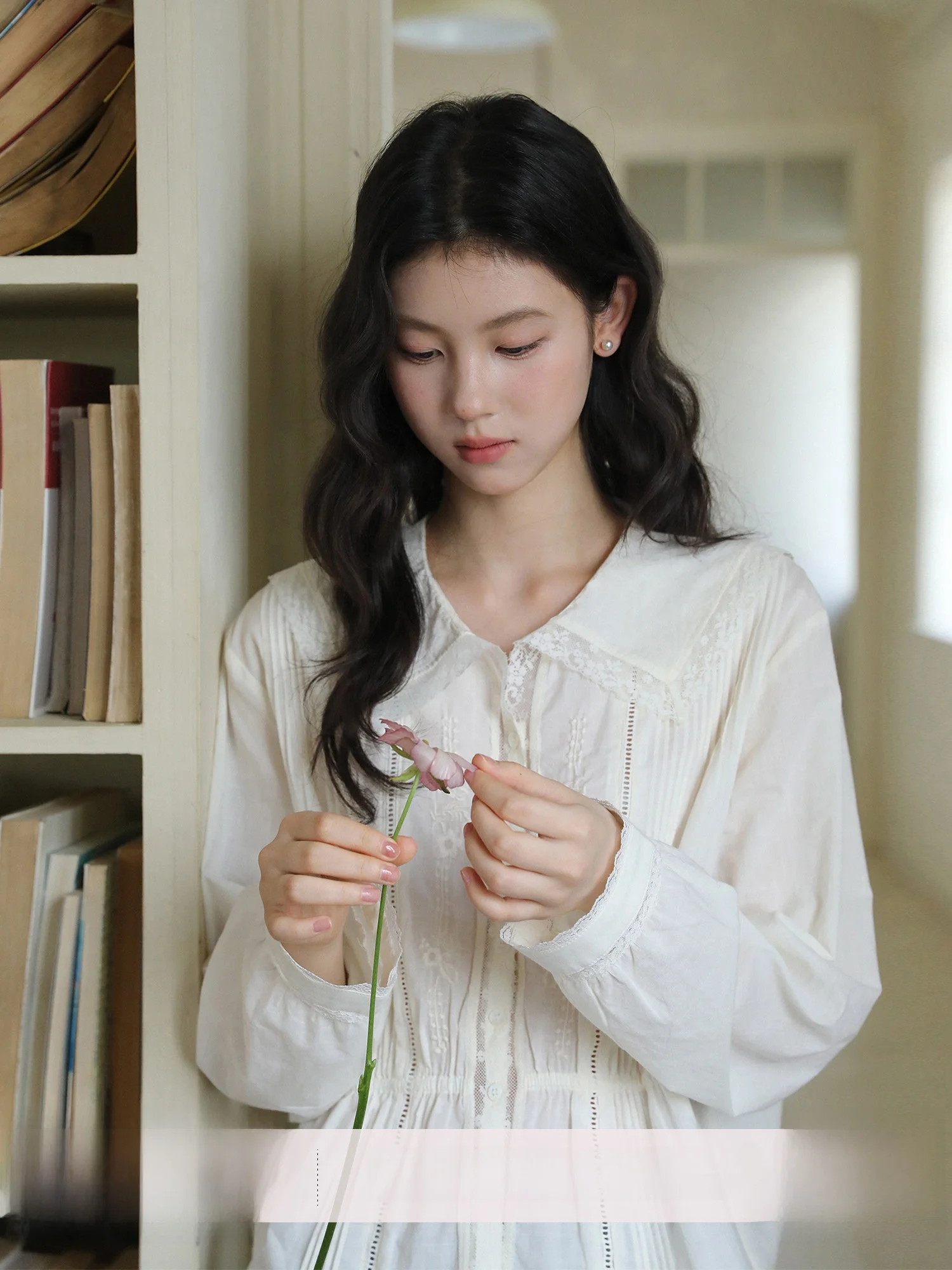 Retro Lace Embroidery Long Sleeve Doll Collar Shirt Women's Spring Top Cotton Breathable Loose Fit Sweet Style Casual Shirt
Retro Lace Embroidery Long Sleeve Doll Collar Shirt Women's Spring Top Cotton Breathable Loose Fit Sweet Style Casual Shirt