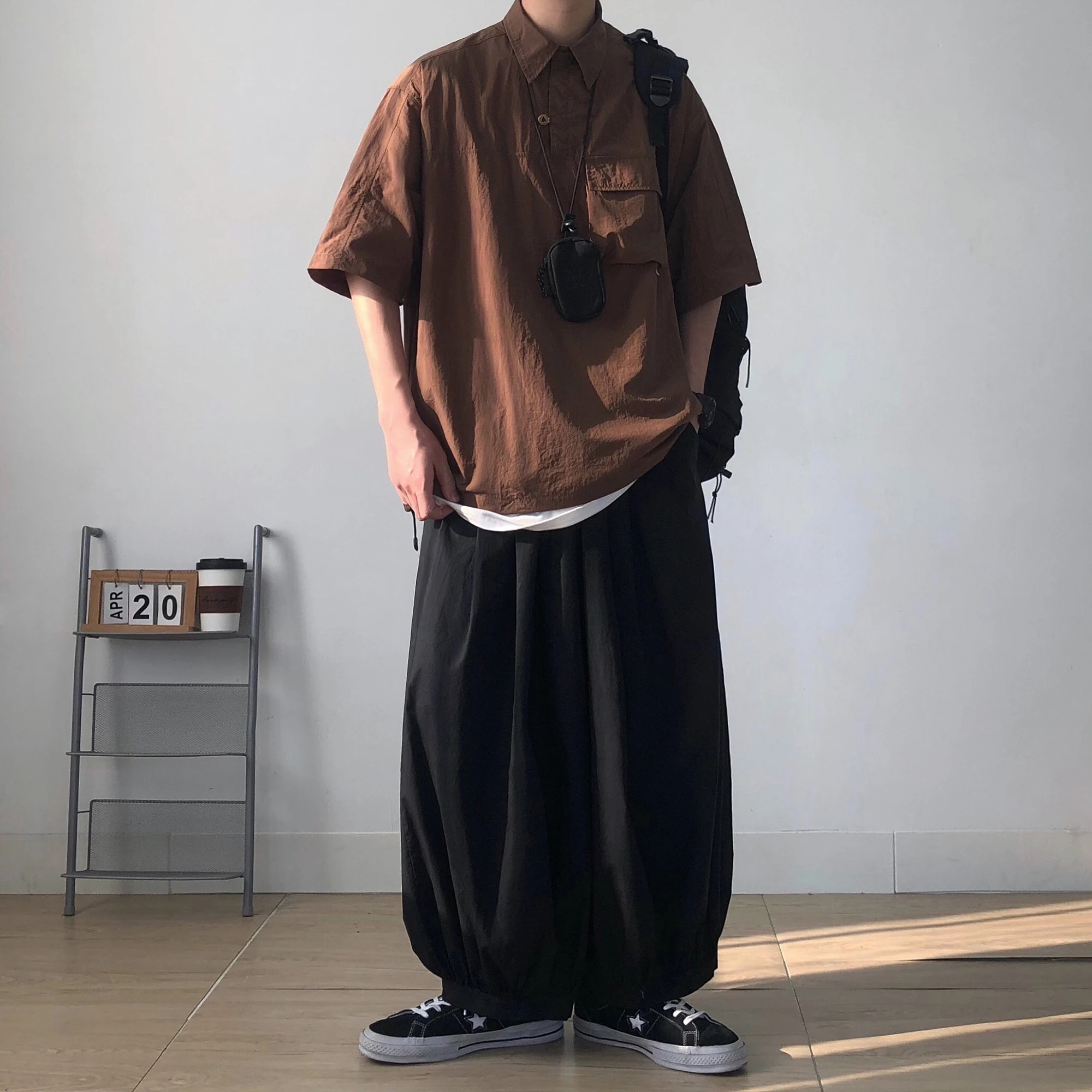 Мужская летняя тонкая повседневная свободная рубашка в японском ретро-стиле, однотонная, с отложным воротником
Мужская летняя тонкая повседневная свободная рубашка в японском ретро-стиле, однотонная, с отложным воротником