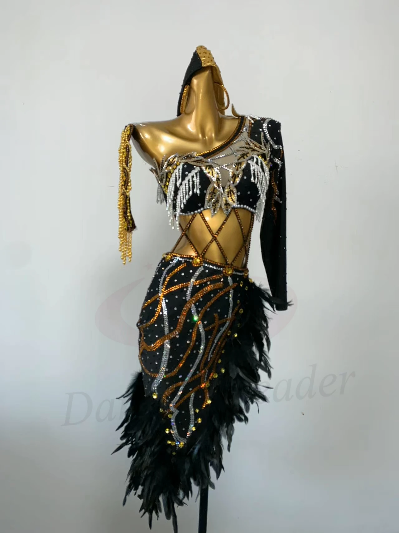 Latin Dance Competition Women's High-end Customized Gold and Silver Waistline Feather Skirt Samba Performance Rhinestone Dress
Latin Dance Competition Women's High-end Customized Gold and Silver Waistline Feather Skirt Samba Performance Rhinestone Dress