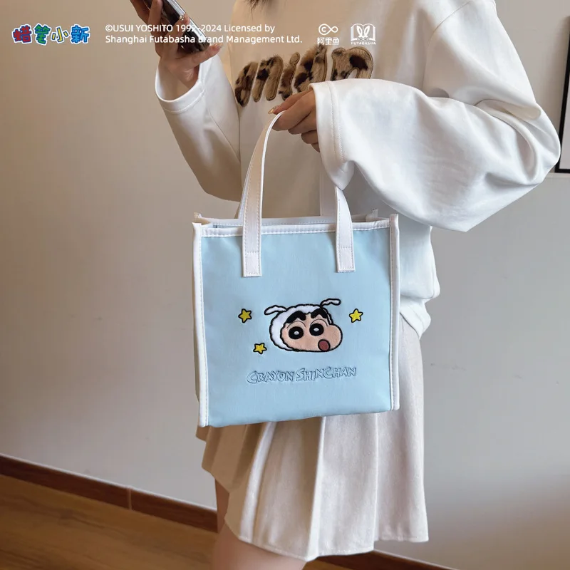 Сумка Crayon Shin Chan, простые модные сумки, большая вместительная дорожная косметичка, кавайная сумка для хранения
Сумка Crayon Shin Chan, простые модные сумки, большая вместительная дорожная косметичка, кавайная сумка для хранения