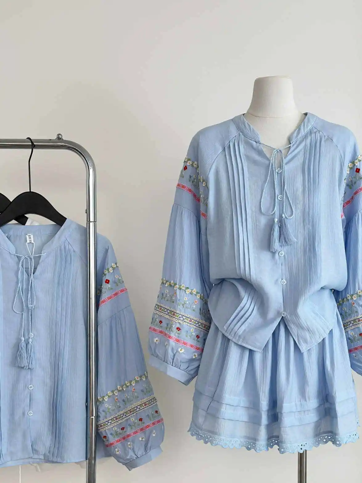 Clothland Women Sweet Floral Embroidery Suit Long Sleeve Loose Shirt Mini Shorts Blue White Two Piece Set TA572
Clothland Women Sweet Floral Embroidery Suit Long Sleeve Loose Shirt Mini Shorts Blue White Two Piece Set TA572