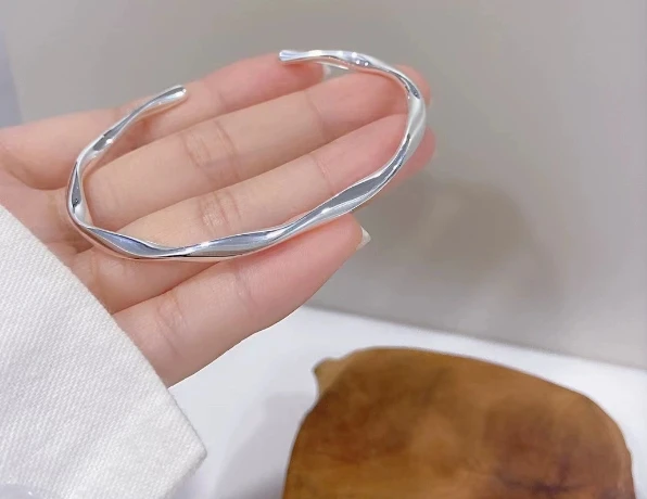 100% pure silver 999 bangles opening bangles for women about 11-12grams suitable for 15-17cm hand
100% pure silver 999 bangles opening bangles for women about 11-12grams suitable for 15-17cm hand