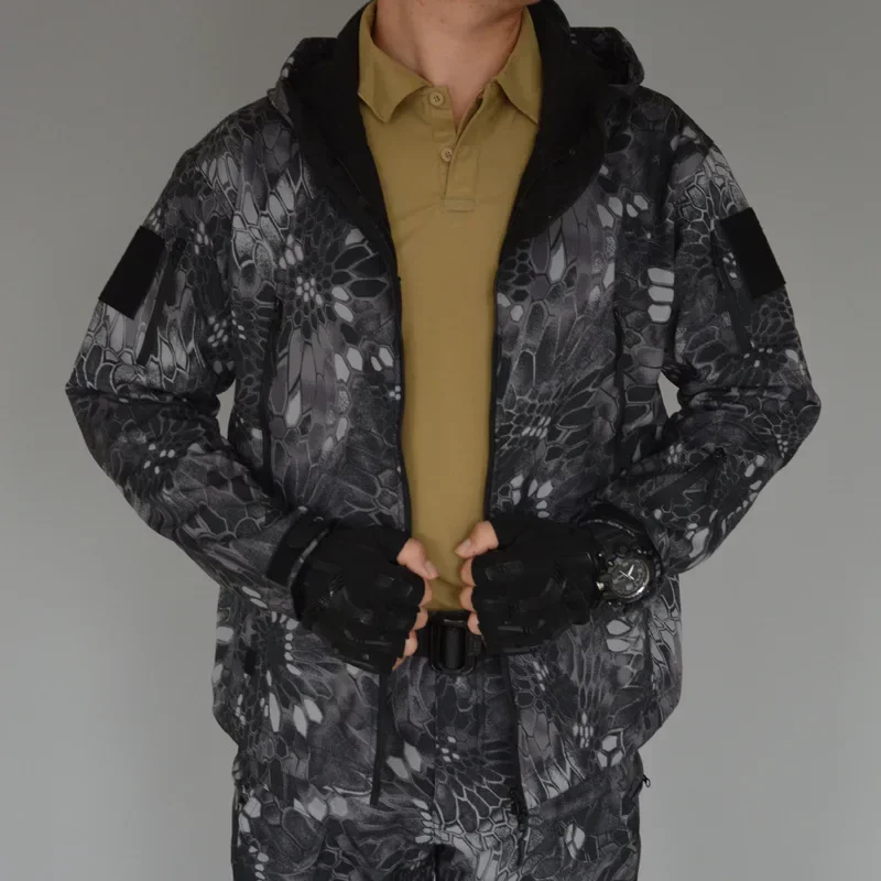 5XL 6XL уличная мужская и женская зимняя кашемировая толстая водонепроницаемая камуфляжная тактическая куртка из искусственной кожи акулы
5XL 6XL уличная мужская и женская зимняя кашемировая толстая водонепроницаемая камуфляжная тактическая куртка из искусственной кожи акулы