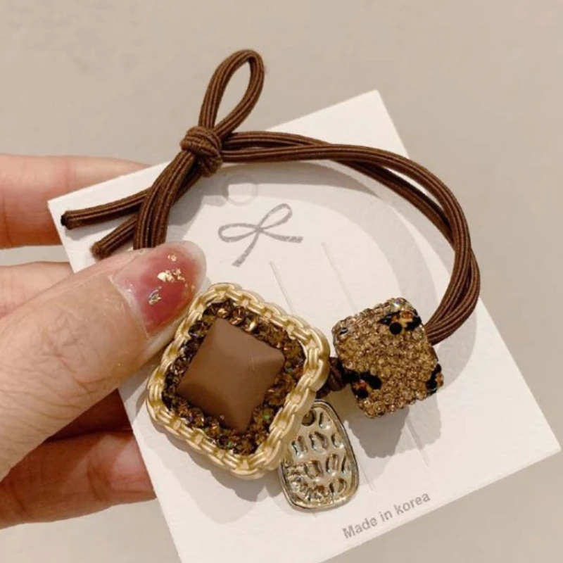 High-grade Czech Drill Hair Ties Ring Korean Leopard Print Simple Head Rope Elastic Rubber Band Headdress Accessories
High-grade Czech Drill Hair Ties Ring Korean Leopard Print Simple Head Rope Elastic Rubber Band Headdress Accessories