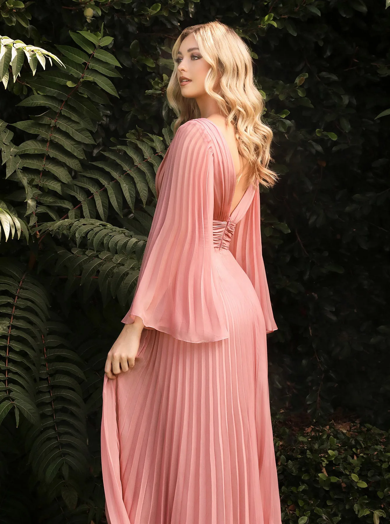 Elegant Double V-neck Chiffon Pleated Long Dress With Long Flare Sleeves
Elegant Double V-neck Chiffon Pleated Long Dress With Long Flare Sleeves