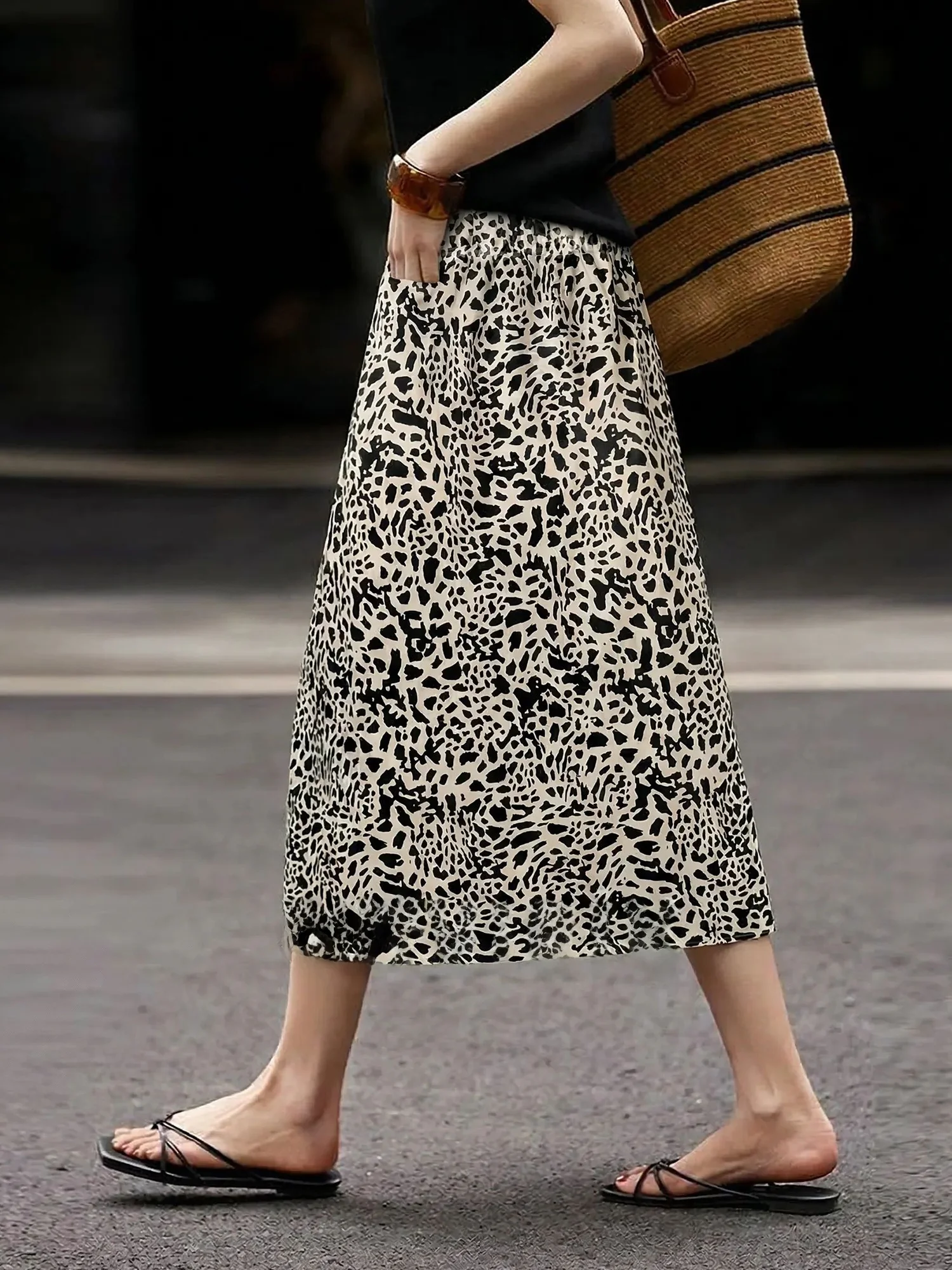 Sexy Leopard Print Halter Neck Dress Women's Summer Fashion Slimming Loose Skirt High Waist A-Line Skirt Casual Wear
Sexy Leopard Print Halter Neck Dress Women's Summer Fashion Slimming Loose Skirt High Waist A-Line Skirt Casual Wear