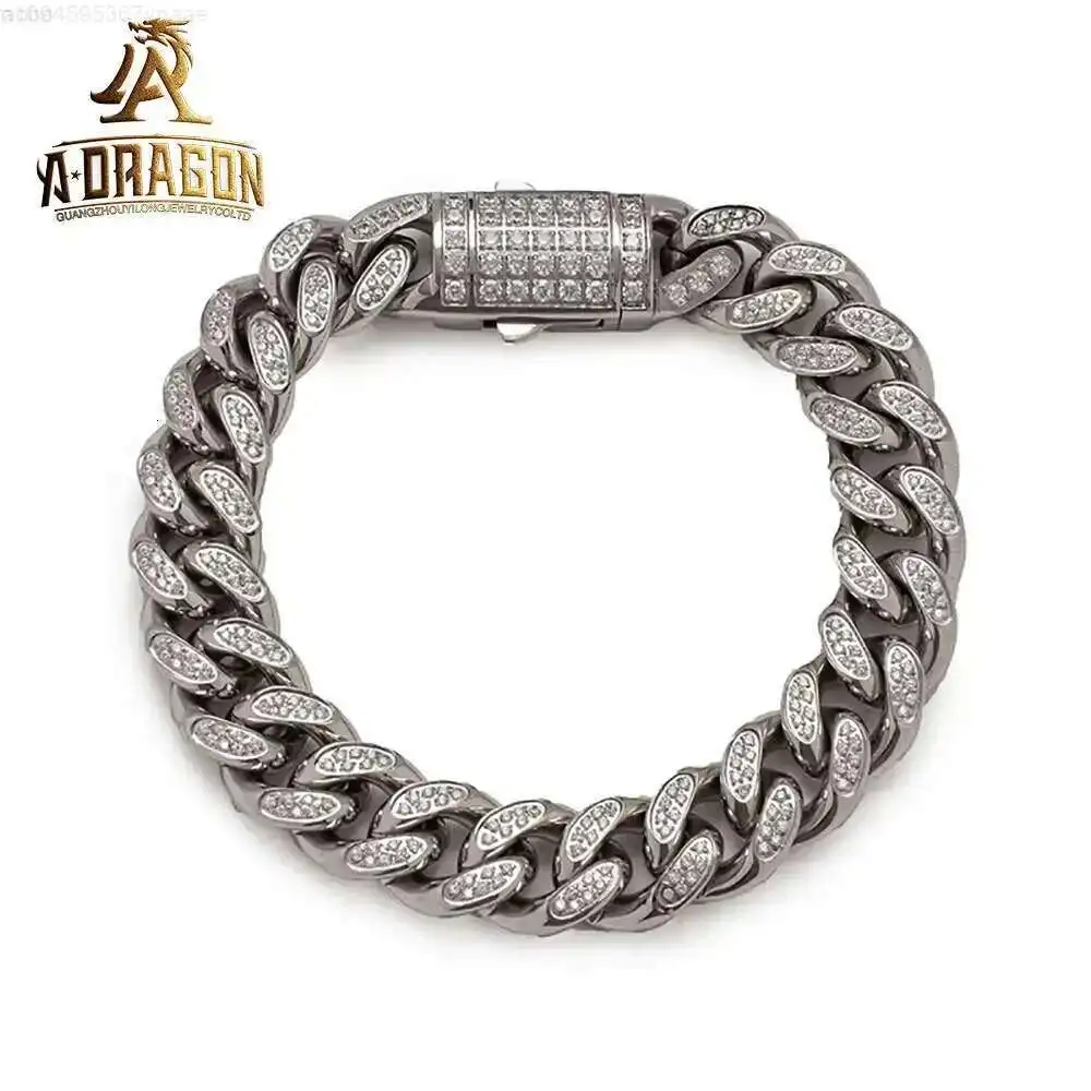 Factory Custom Hip Hop Thick 19mm 20mm 22mm Vvs Moissanite Diamond Cuban Link Chain Men Oem 925 Silver Iced Out Cuban Bracelet
Factory Custom Hip Hop Thick 19mm 20mm 22mm Vvs Moissanite Diamond Cuban Link Chain Men Oem 925 Silver Iced Out Cuban Bracelet