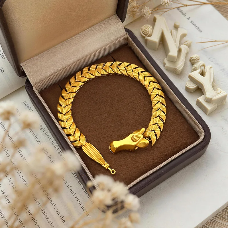Fashion 24K Gold AU999 Wheat Ear Brushed Horse Mane Bracelet for Women, enhance elegant and luxurious daily dressing style
Fashion 24K Gold AU999 Wheat Ear Brushed Horse Mane Bracelet for Women, enhance elegant and luxurious daily dressing style