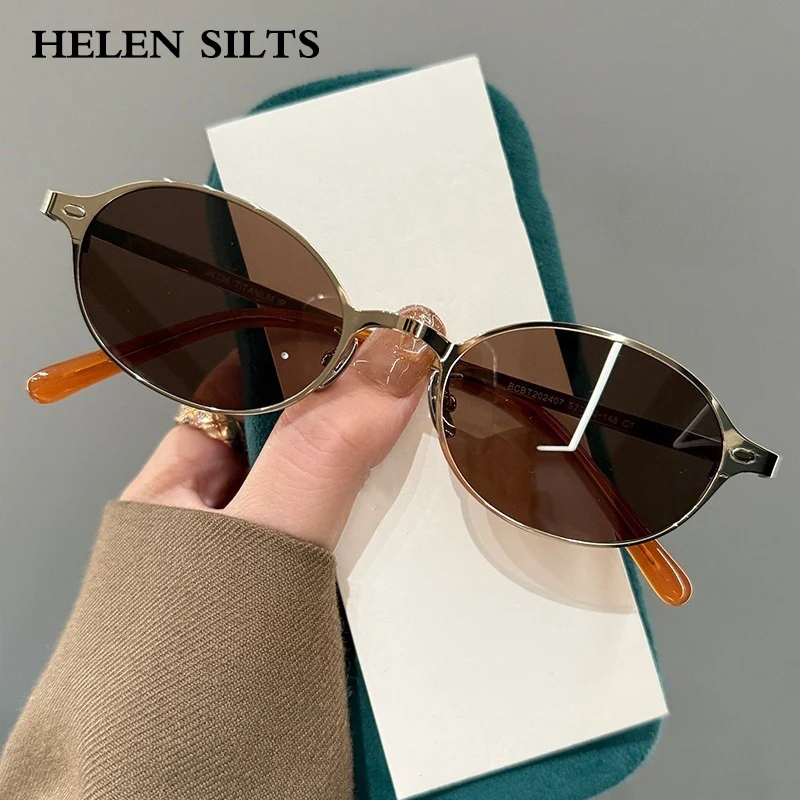 Luxury Brand Designer Metal Oval Small Frame Sunglasses Women 2025 New Fashion Vintage Sun Glasses Men Punk Eyeglasses UV400
Luxury Brand Designer Metal Oval Small Frame Sunglasses Women 2025 New Fashion Vintage Sun Glasses Men Punk Eyeglasses UV400