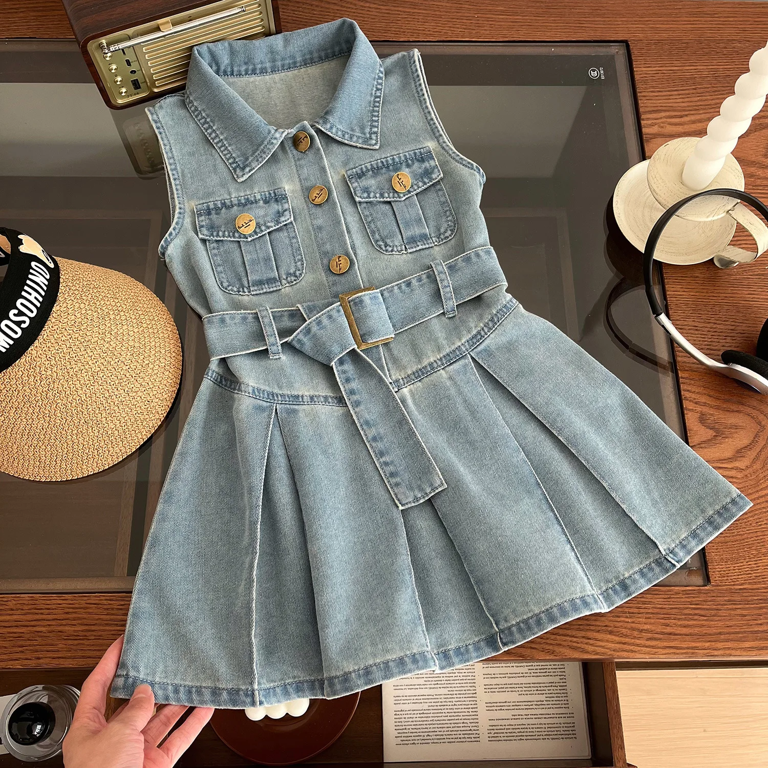 Girls Sleeveless Denim Skirt Spring and Summer New Korean Fashion Solid Color Lapel Denim Jumper Skirt
Girls Sleeveless Denim Skirt Spring and Summer New Korean Fashion Solid Color Lapel Denim Jumper Skirt