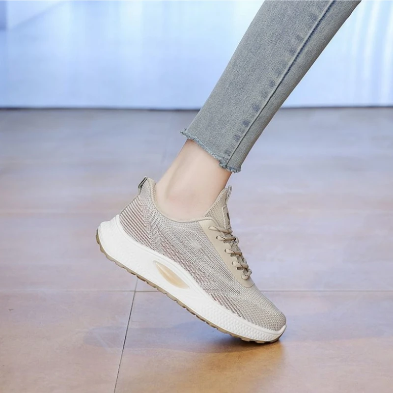 2026 New Lightweight Non Slip Women Running Shoes Breathable Cushioning Soft Sole Mesh Casual Sneakers
2026 New Lightweight Non Slip Women Running Shoes Breathable Cushioning Soft Sole Mesh Casual Sneakers