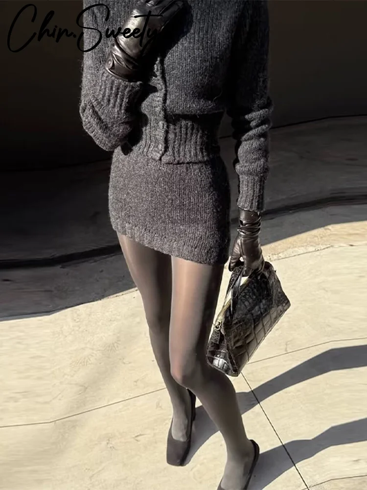 Модная трикотажная юбка, женские комплекты, однобортный свитер с круглым вырезом и длинными рукавами, мини-юбки, осень 2024, женский костюм из 2 предметов
Модная трикотажная юбка, женские комплекты, однобортный свитер с круглым вырезом и длинными рукавами, мини-юбки, осень 2024, женский костюм из 2 предметов