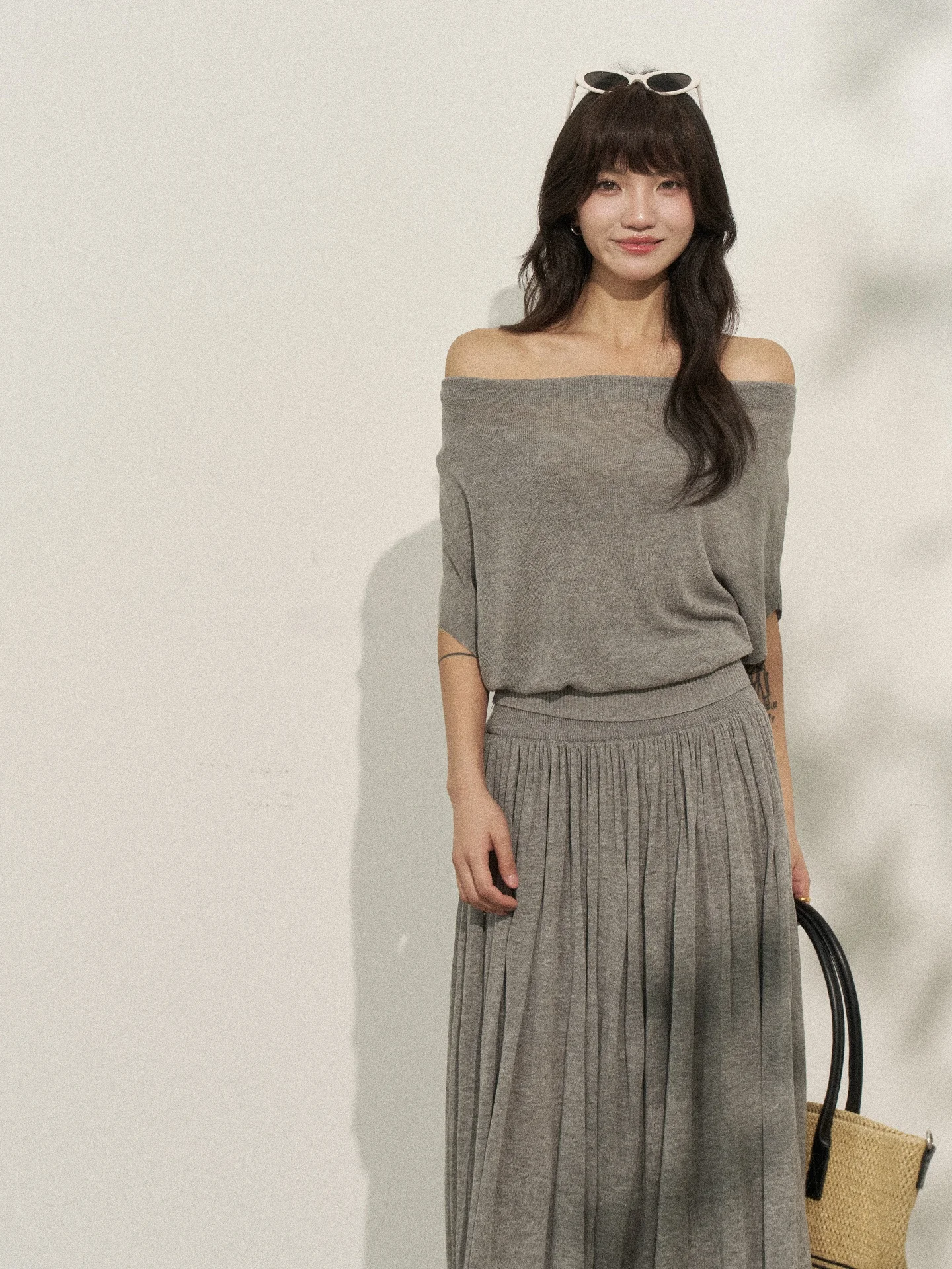 Flower7 Knitted Short Sleeve T-Shirt Top with Choker Pure Color Loose Fit mid Waist Skirt Fashionable Korean Style Women's Set
Flower7 Knitted Short Sleeve T-Shirt Top with Choker Pure Color Loose Fit mid Waist Skirt Fashionable Korean Style Women's Set