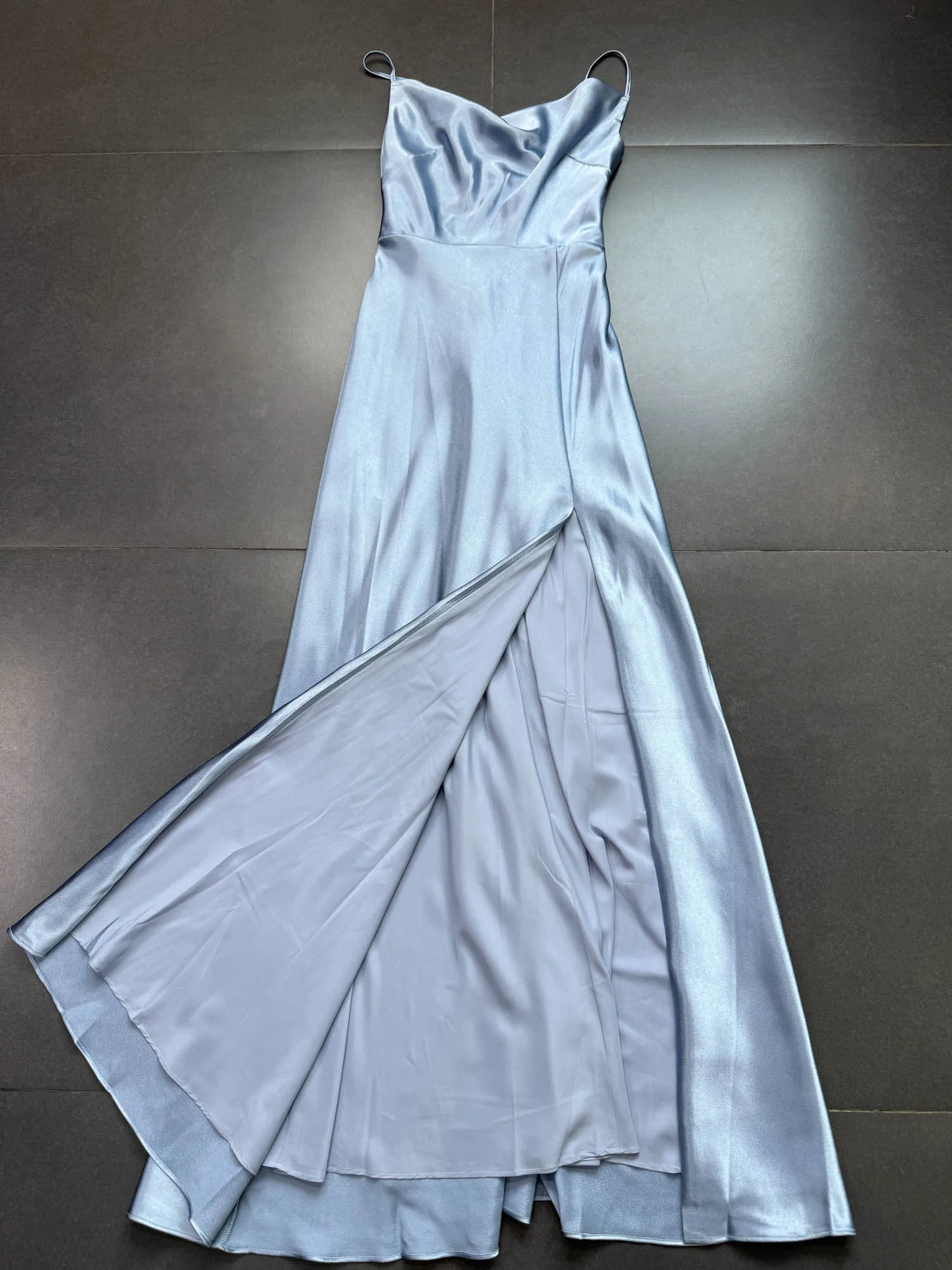 Elegant Italian Minimalist Blue Satin Long Dress Sliding Material Slimming Strapless High Slit A-Line Skirt Casual Wear
Elegant Italian Minimalist Blue Satin Long Dress Sliding Material Slimming Strapless High Slit A-Line Skirt Casual Wear