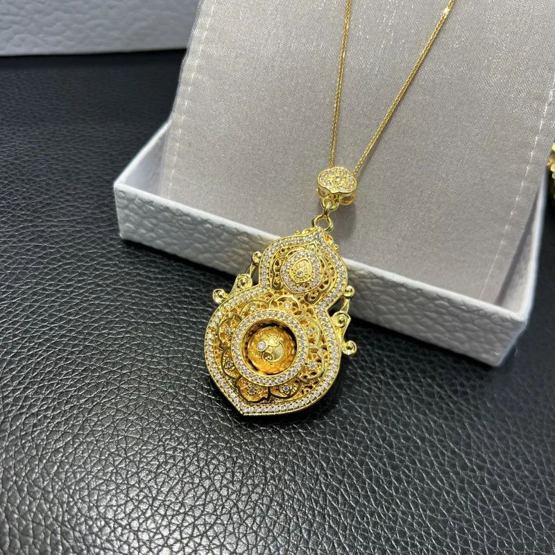 Real 18K Gold Four Beautiful Gourd Pendant for Woman Luxury AU750 Pendant Necklace Fine Jewelry High-quality Banquet Gift
Real 18K Gold Four Beautiful Gourd Pendant for Woman Luxury AU750 Pendant Necklace Fine Jewelry High-quality Banquet Gift