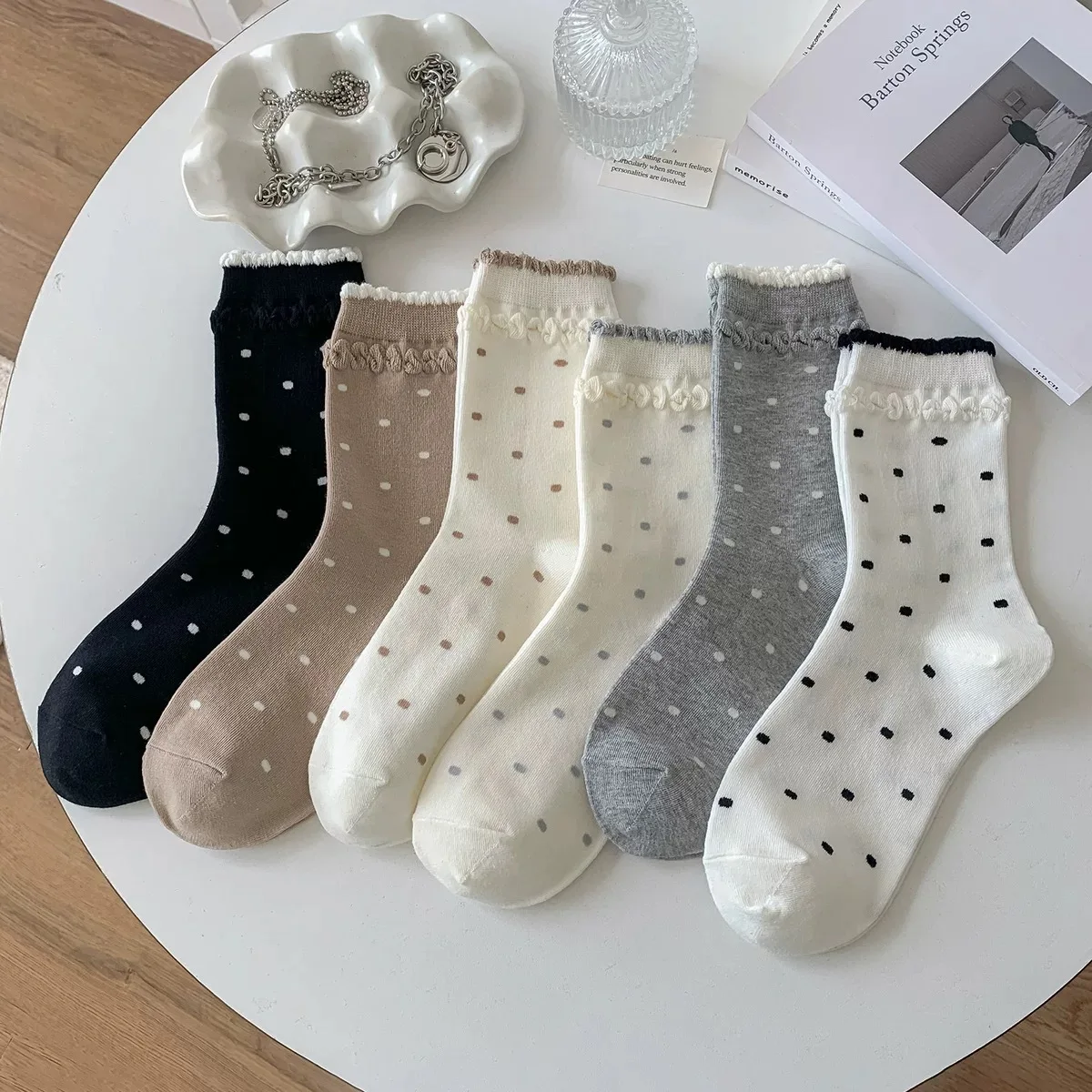 Women's Socks Middle Tube Cotton Warm White Lace Autumn Socks Harajuku Retro Polka Dot Ruffle Girl Gift Comfortable Preppy Style
Women's Socks Middle Tube Cotton Warm White Lace Autumn Socks Harajuku Retro Polka Dot Ruffle Girl Gift Comfortable Preppy Style