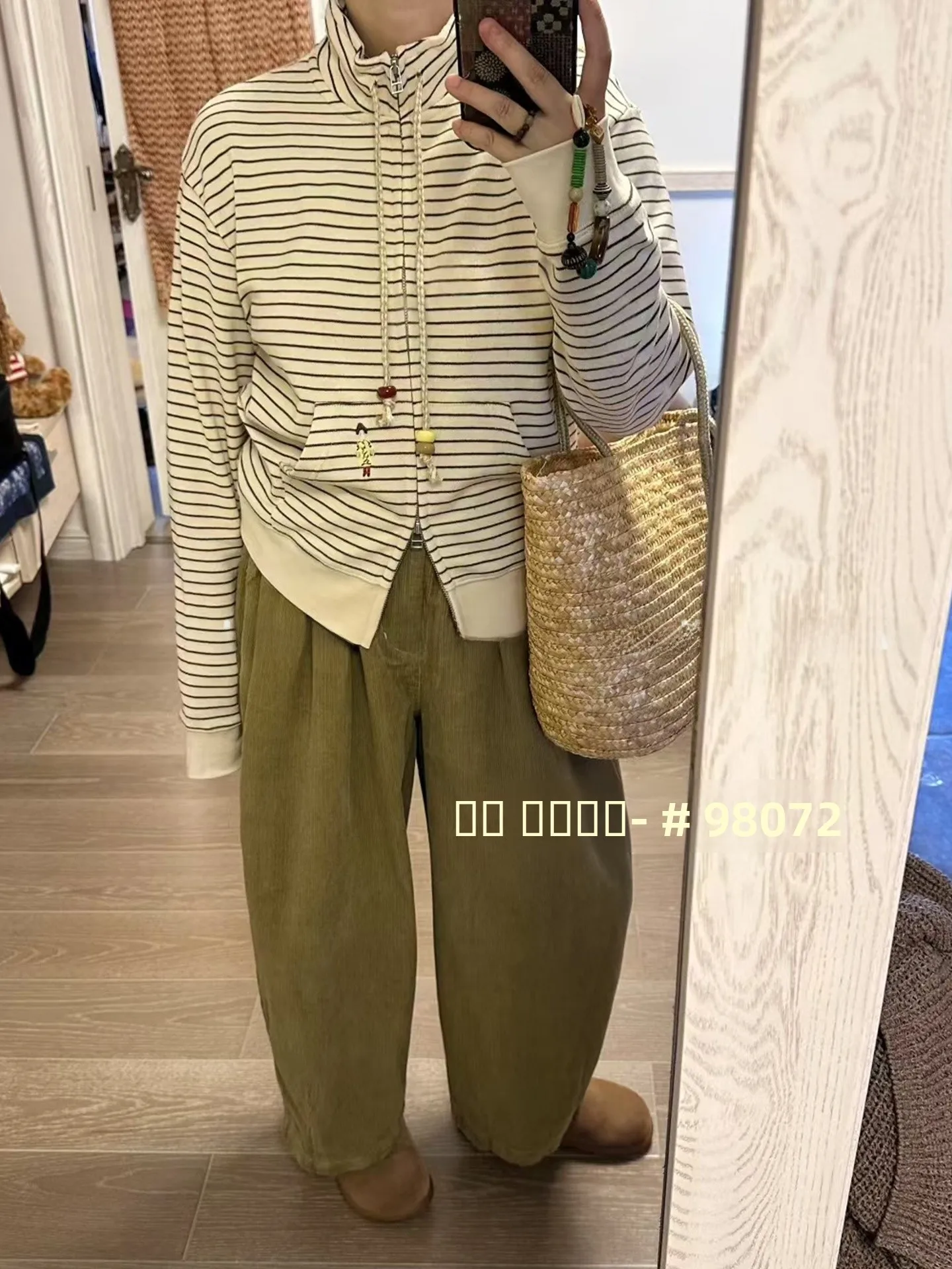 Осенние ретро японские женские вельветовые повседневные брюки больших размеров с вышивкой в полоску, удобные брюки свободного покроя
Осенние ретро японские женские вельветовые повседневные брюки больших размеров с вышивкой в полоску, удобные брюки свободного покроя