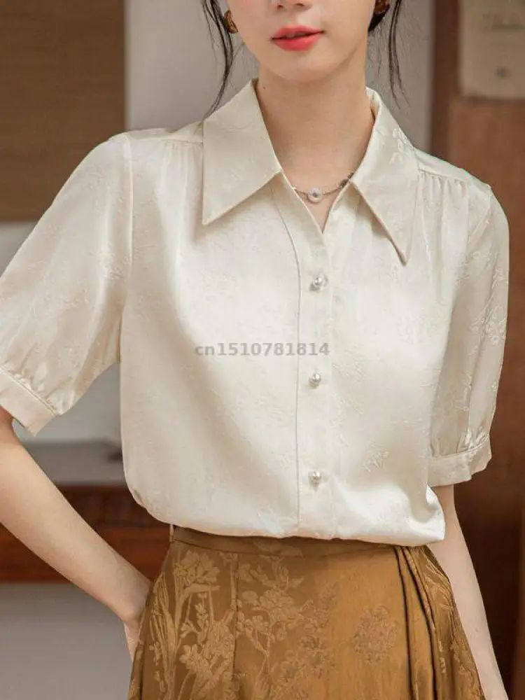 2026 New Summer Acetate Satin Jacquard Apricot V-neck Qipao Blouse Lady Short Puff Sleeve Pearl Button Vintage Chinese Office To
2026 New Summer Acetate Satin Jacquard Apricot V-neck Qipao Blouse Lady Short Puff Sleeve Pearl Button Vintage Chinese Office To