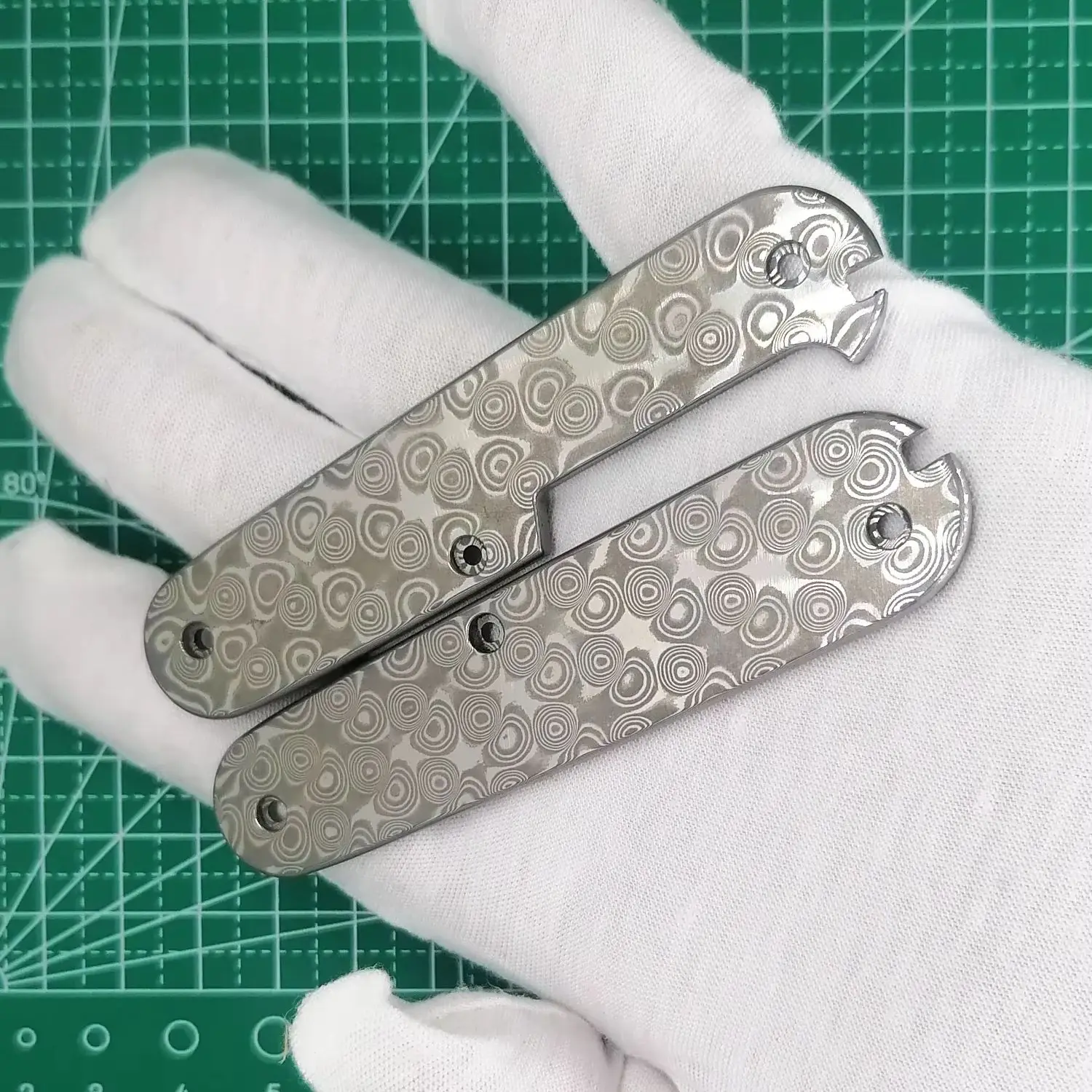 1 пара стальных весов с индивидуальным рисунком для ручки Victorinox SAK диаметром 91 мм, модификация 91
1 пара стальных весов с индивидуальным рисунком для ручки Victorinox SAK диаметром 91 мм, модификация 91