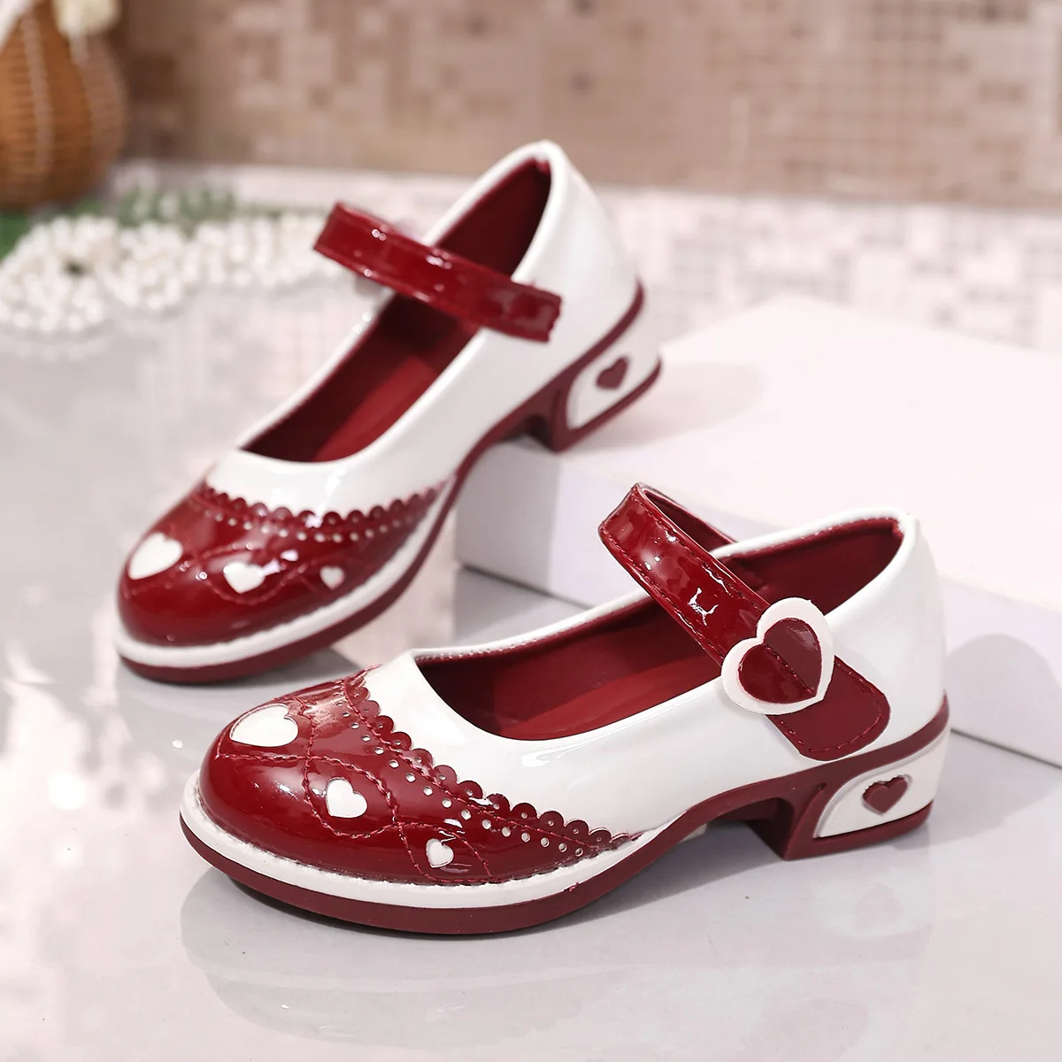 Girls Wine Red & Black Mary Janes 2026 Autumn Leather Shoes Princess Shallow Cut Flats Student Dress Shoes Kids Party Wedding
Girls Wine Red & Black Mary Janes 2026 Autumn Leather Shoes Princess Shallow Cut Flats Student Dress Shoes Kids Party Wedding