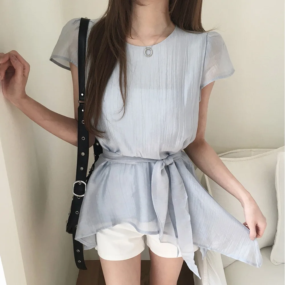 Chic Summer Design Sense Women's Shirt Short Sleeve round Neck Tie Waist Asymmetrical Hemline Floral Lace Trim Stand Collar Top
Chic Summer Design Sense Women's Shirt Short Sleeve round Neck Tie Waist Asymmetrical Hemline Floral Lace Trim Stand Collar Top