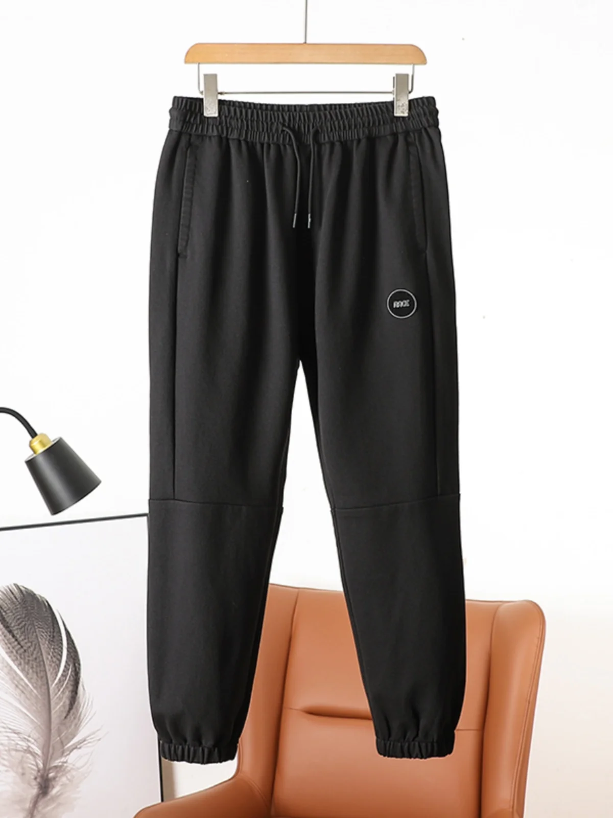 Повседневные спортивные мужские длинные брюки на весну-осень, эластичные, свободного кроя, универсальные, молодежные, прямые, с эластичными манжетами
Повседневные спортивные мужские длинные брюки на весну-осень, эластичные, свободного кроя, универсальные, молодежные, прямые, с эластичными манжетами