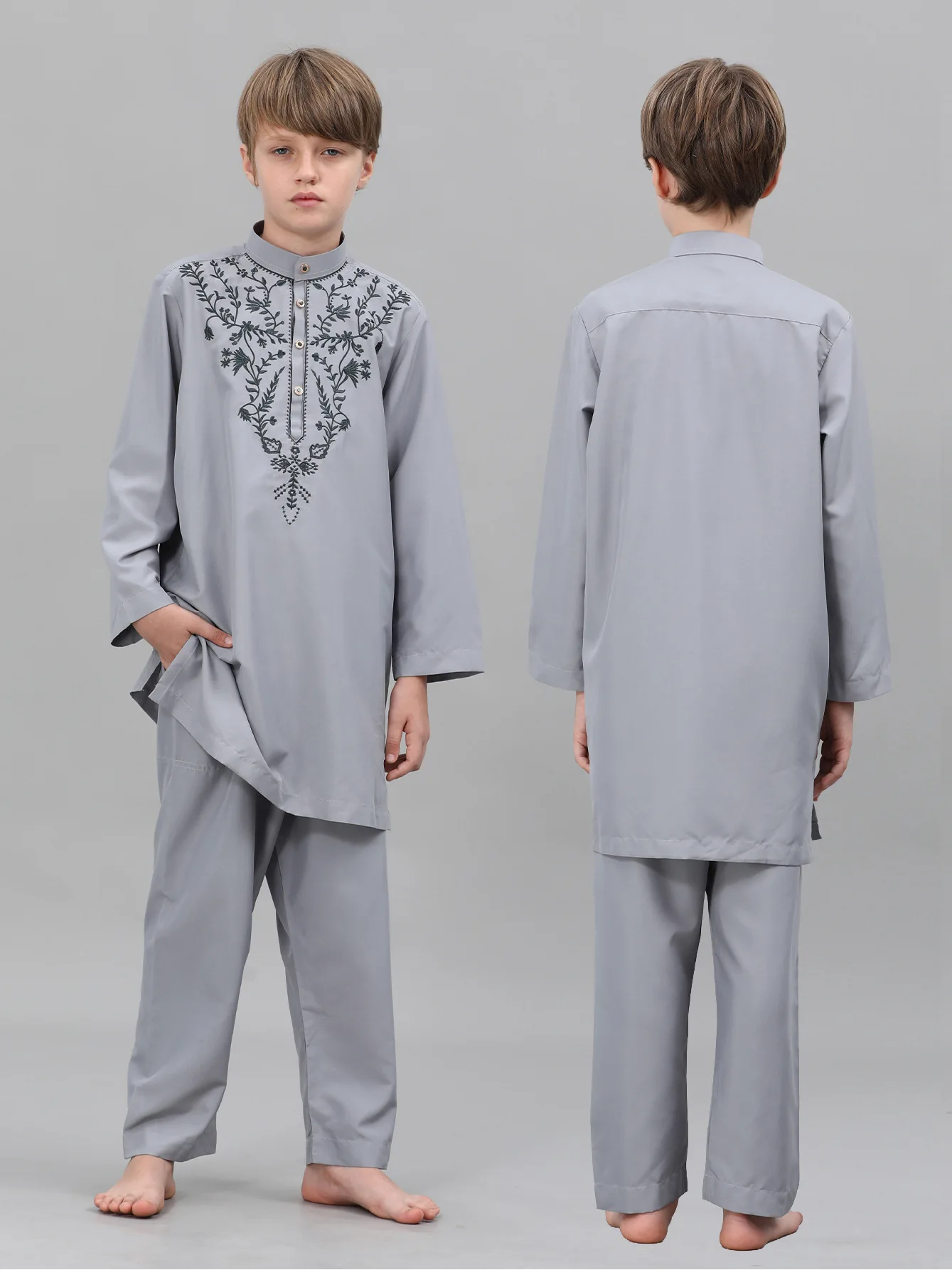 Saudi Dubai Style 2PCS Kids Boys Muslim Embroidery Top Pants Set Stand Collar Long Sleeve Arabic Jubba Thobe Traditional Islamic
Saudi Dubai Style 2PCS Kids Boys Muslim Embroidery Top Pants Set Stand Collar Long Sleeve Arabic Jubba Thobe Traditional Islamic