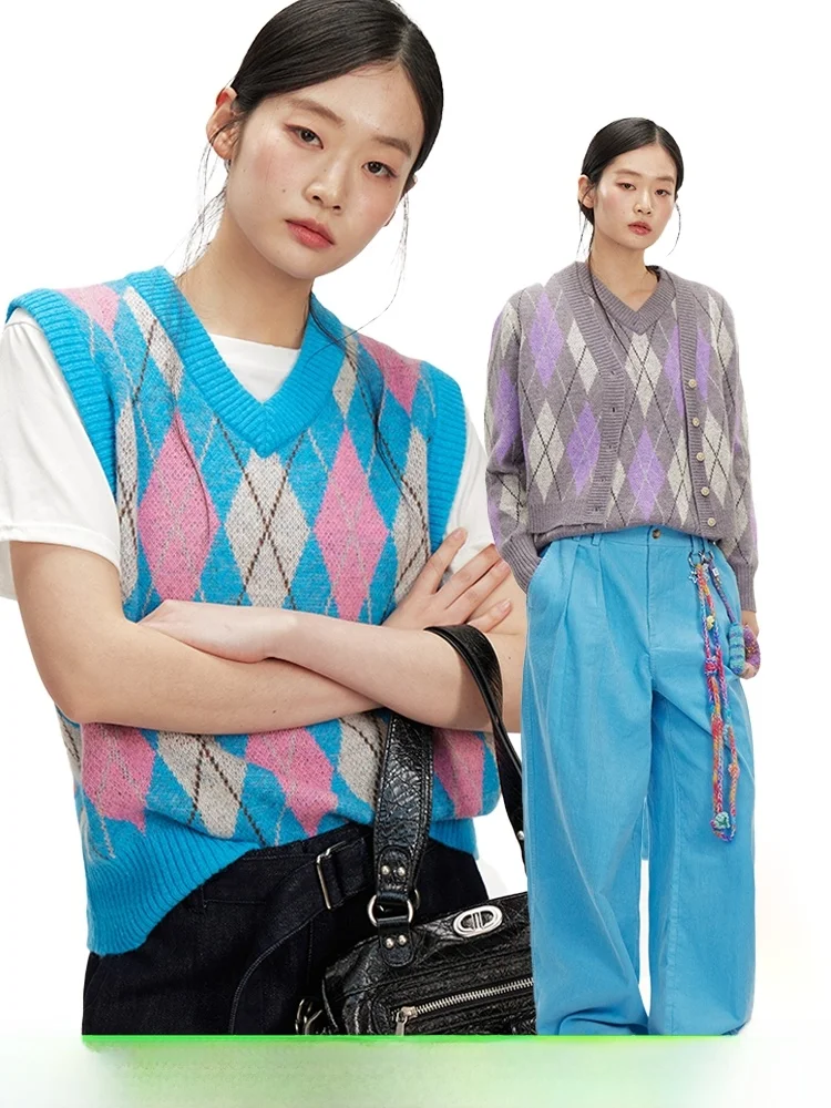 DNT Retro Color Block Long Sleeve Knitted Sweater Casual V Neck Cardigan Nylon Polyester Blend Spring 2026 Youth Fashion
DNT Retro Color Block Long Sleeve Knitted Sweater Casual V Neck Cardigan Nylon Polyester Blend Spring 2026 Youth Fashion