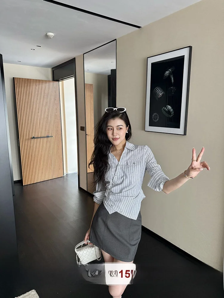 High Waist A-Line Grey Skirt And Striped Shirt V-Neck Waist-Cinching Spring Fashion Set Casual Style Long Sleeve Polyester Fiber
High Waist A-Line Grey Skirt And Striped Shirt V-Neck Waist-Cinching Spring Fashion Set Casual Style Long Sleeve Polyester Fiber