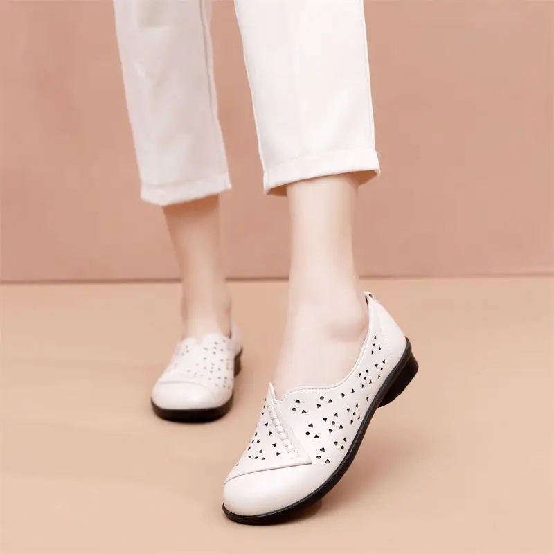 Summer New Women Leather Flat Shoes Ladies Breathable Hole Sandals Soft Sole Comfortable Female Casual Footwear Woman Moccasin
Summer New Women Leather Flat Shoes Ladies Breathable Hole Sandals Soft Sole Comfortable Female Casual Footwear Woman Moccasin
