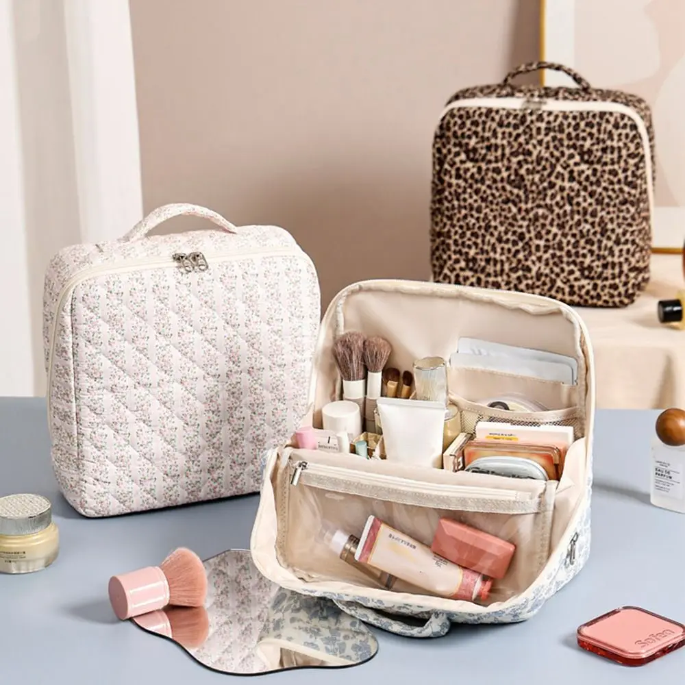Durable Quilted Travel Storage Bag Large Capacity Multifunctional Handbag Makeup Bags
Durable Quilted Travel Storage Bag Large Capacity Multifunctional Handbag Makeup Bags
