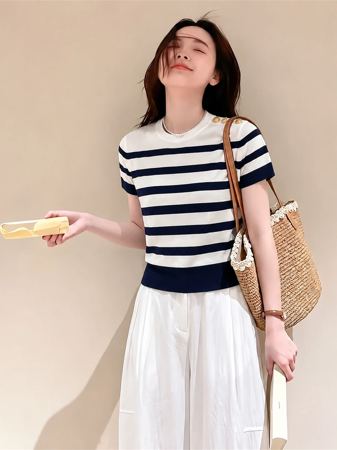 Color Block Striped Ice Silk Knitted Top Short Sleeve Design Sensation Summer Fashionable Skin Friendly Straight Cut Korean S...
Color Block Striped Ice Silk Knitted Top Short Sleeve Design Sensation Summer Fashionable Skin Friendly Straight Cut Korean S...