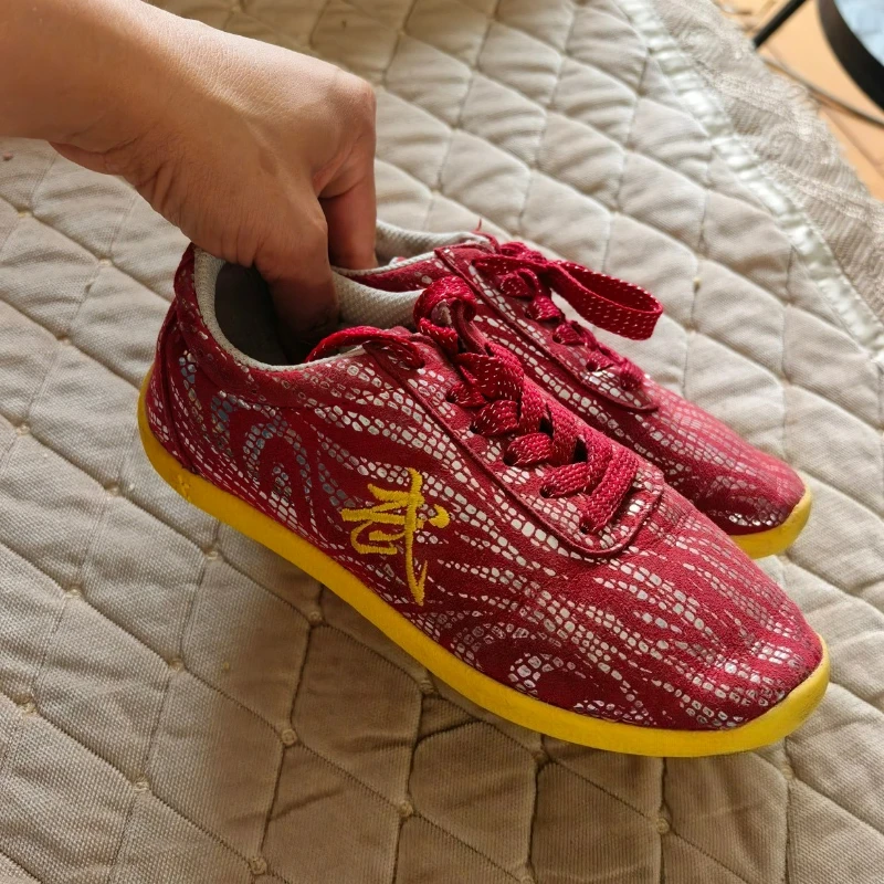 Professional Martial arts shoes Comfortable Tai Chi shoe Anti-Slippery Taekwondo Shoes Hard-Wearing Kung fu shoes Couples
Professional Martial arts shoes Comfortable Tai Chi shoe Anti-Slippery Taekwondo Shoes Hard-Wearing Kung fu shoes Couples
