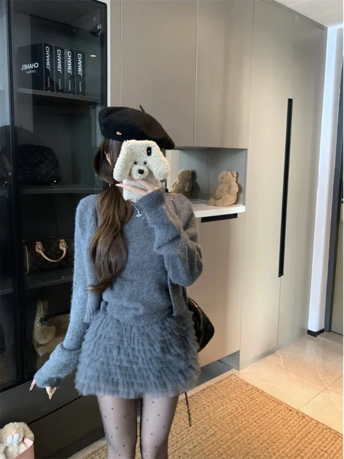 Gray Knitted Fashion Set Women's Spring 2026 New Open Cardigan Sweater Jacket Short Sleeve Base Shirt Two-Piece Trendy
Gray Knitted Fashion Set Women's Spring 2026 New Open Cardigan Sweater Jacket Short Sleeve Base Shirt Two-Piece Trendy