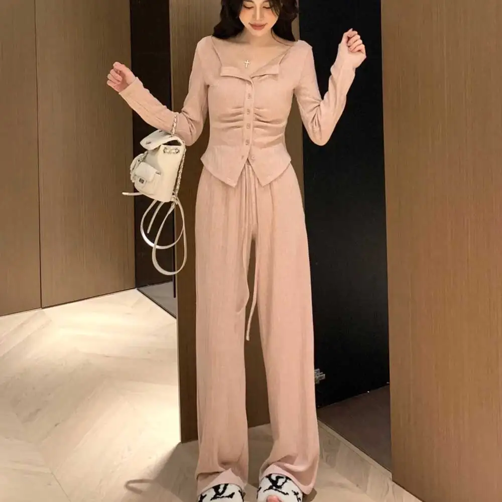 V-neck Split Two-piece Set New Y2k Style Loose Long-sleeved Single-breasted Top Irregular Pleated Pit Strip PANTS Women's Set
V-neck Split Two-piece Set New Y2k Style Loose Long-sleeved Single-breasted Top Irregular Pleated Pit Strip PANTS Women's Set
