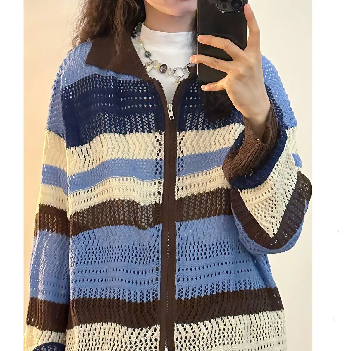 Retro Loose Contrasting Striped Lapel Hollow Knit Cardigan Women's Spring Autumn Top Female Fashion Long Sleeved Thin Outerwear
Retro Loose Contrasting Striped Lapel Hollow Knit Cardigan Women's Spring Autumn Top Female Fashion Long Sleeved Thin Outerwear