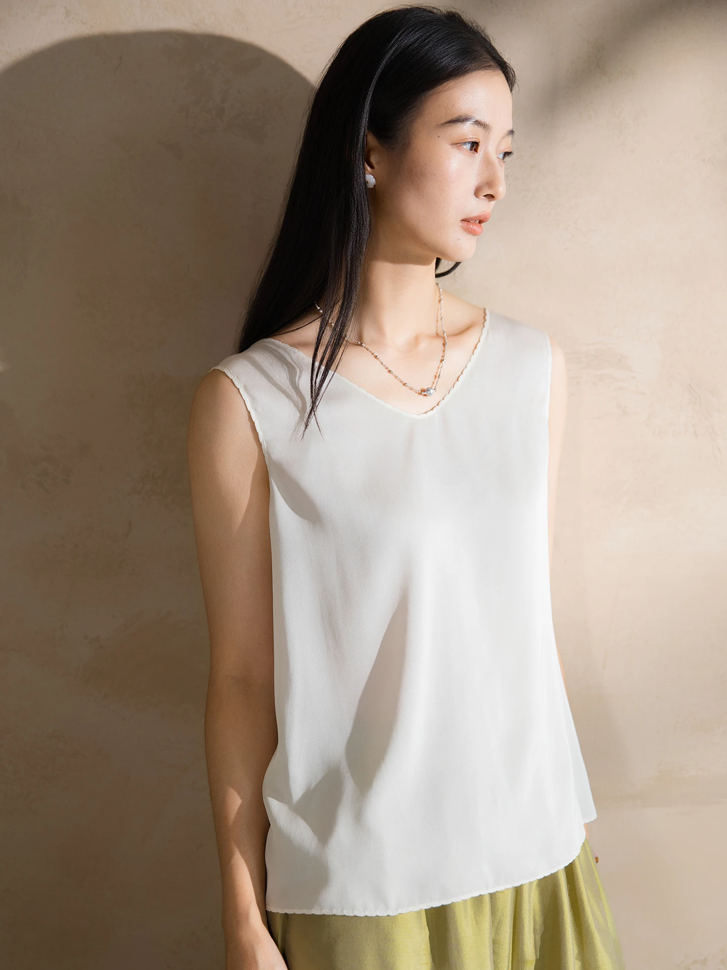 Silk Women's Vest Lightweight Svel V-ne Summer Outerwear Inner Match Interface New Chinese Sle Faion
Silk Women's Vest Lightweight Svel V-ne Summer Outerwear Inner Match Interface New Chinese Sle Faion