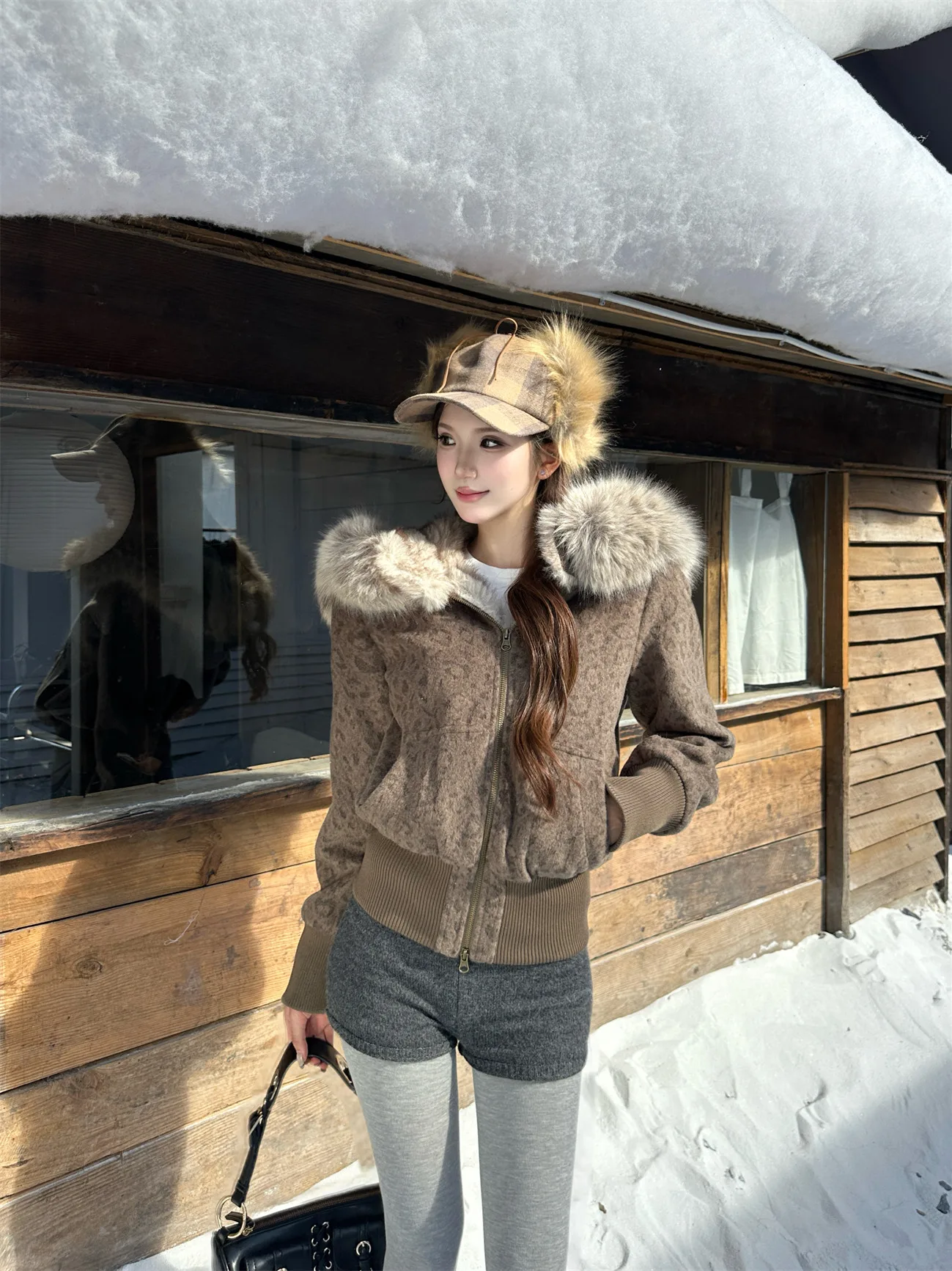 Mint Peach Original Korean Style Leopard Print Woolen Coat with Fur Collar Slim Fit Casual Hooded Jacket for Women
Mint Peach Original Korean Style Leopard Print Woolen Coat with Fur Collar Slim Fit Casual Hooded Jacket for Women