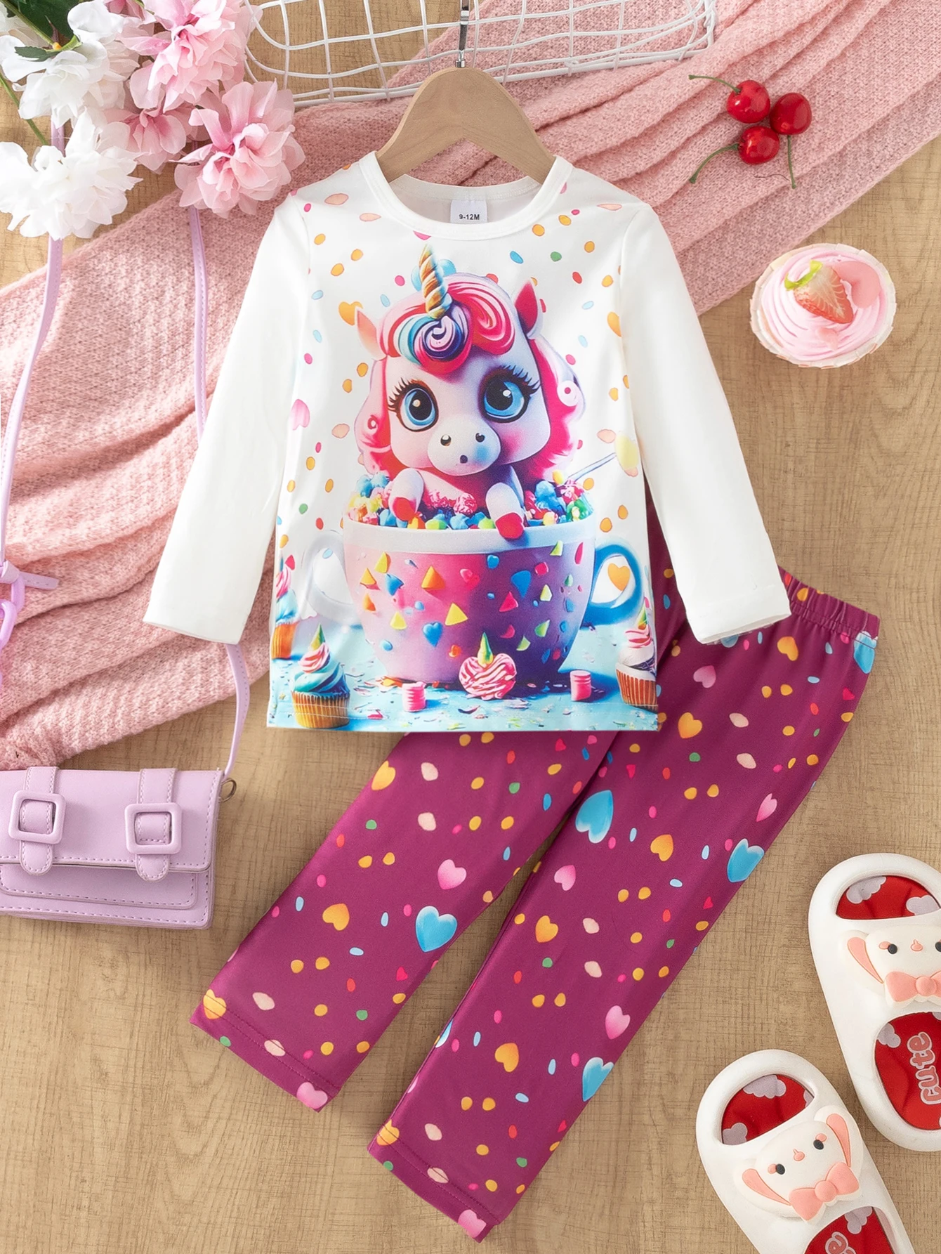 2024 New Korean Cartoon Unicorn Printed Long Sleeve Top with Love Straight Leg Casual Pants Set
2024 New Korean Cartoon Unicorn Printed Long Sleeve Top with Love Straight Leg Casual Pants Set