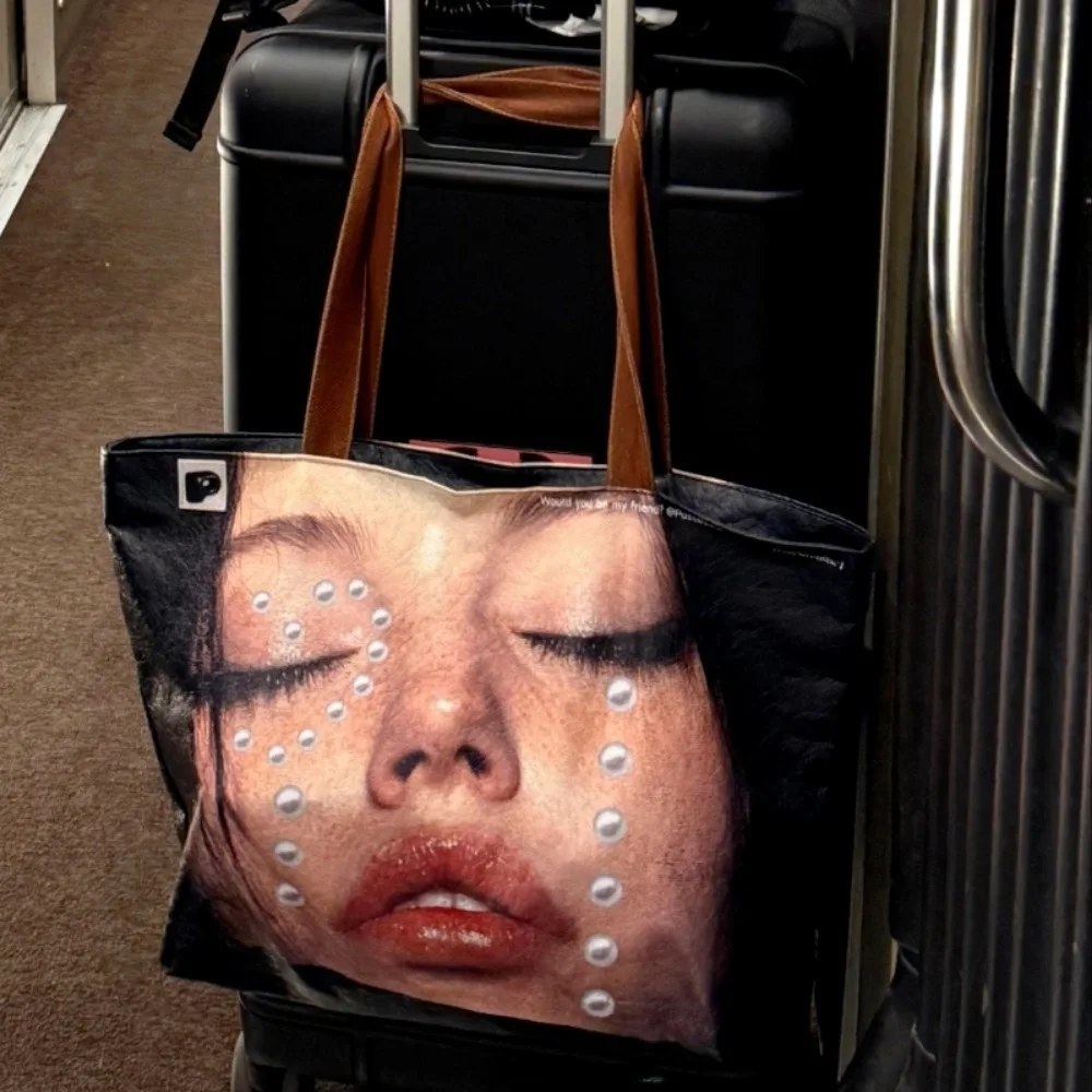 Креативная водонепроницаемая сумка-тоут с портретным принтом, легкая сумка через плечо с принтом лица, вместительная сумка-кроссбоди, подарки
Креативная водонепроницаемая сумка-тоут с портретным принтом, легкая сумка через плечо с принтом лица, вместительная сумка-кроссбоди, подарки