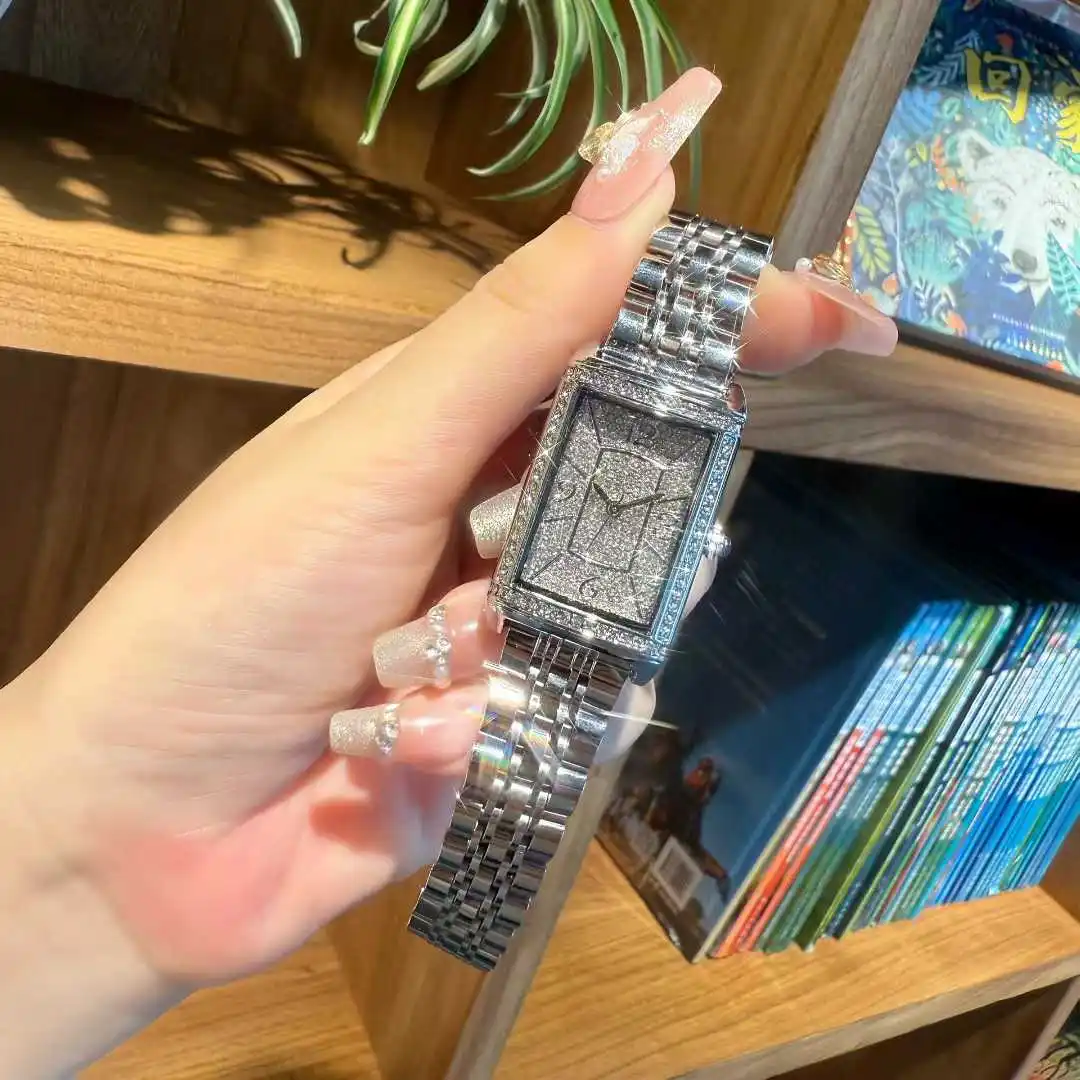 Новые женские наручные часы 2026 года с прямоугольным бриллиантовым циферблатом, роскошные часы с кристаллами для женщин, наручные часы из нержавеющей стали от ведущего бренда
Новые женские наручные часы 2026 года с прямоугольным бриллиантовым циферблатом, роскошные часы с кристаллами для женщин, наручные часы из нержавеющей стали от ведущего бренда