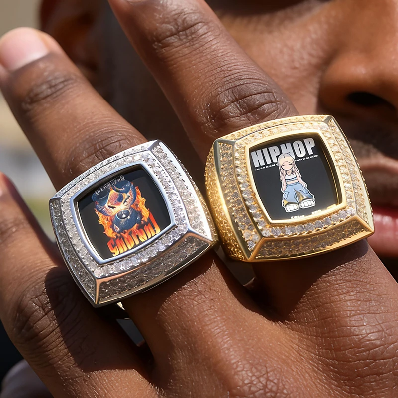 Custom Photo Finger Rings 5A+ CZ Stone Bling Iced Out Geometric Square Ring for Men Hip Hop Rapper Jewelry Gold Silver Color
Custom Photo Finger Rings 5A+ CZ Stone Bling Iced Out Geometric Square Ring for Men Hip Hop Rapper Jewelry Gold Silver Color